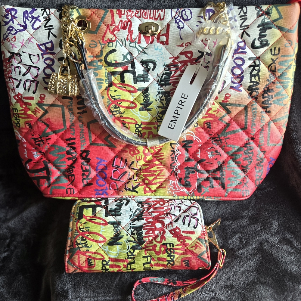 FREE WALLET & BAG CHARM with🎨Graffiti Quilted Tote 🎉